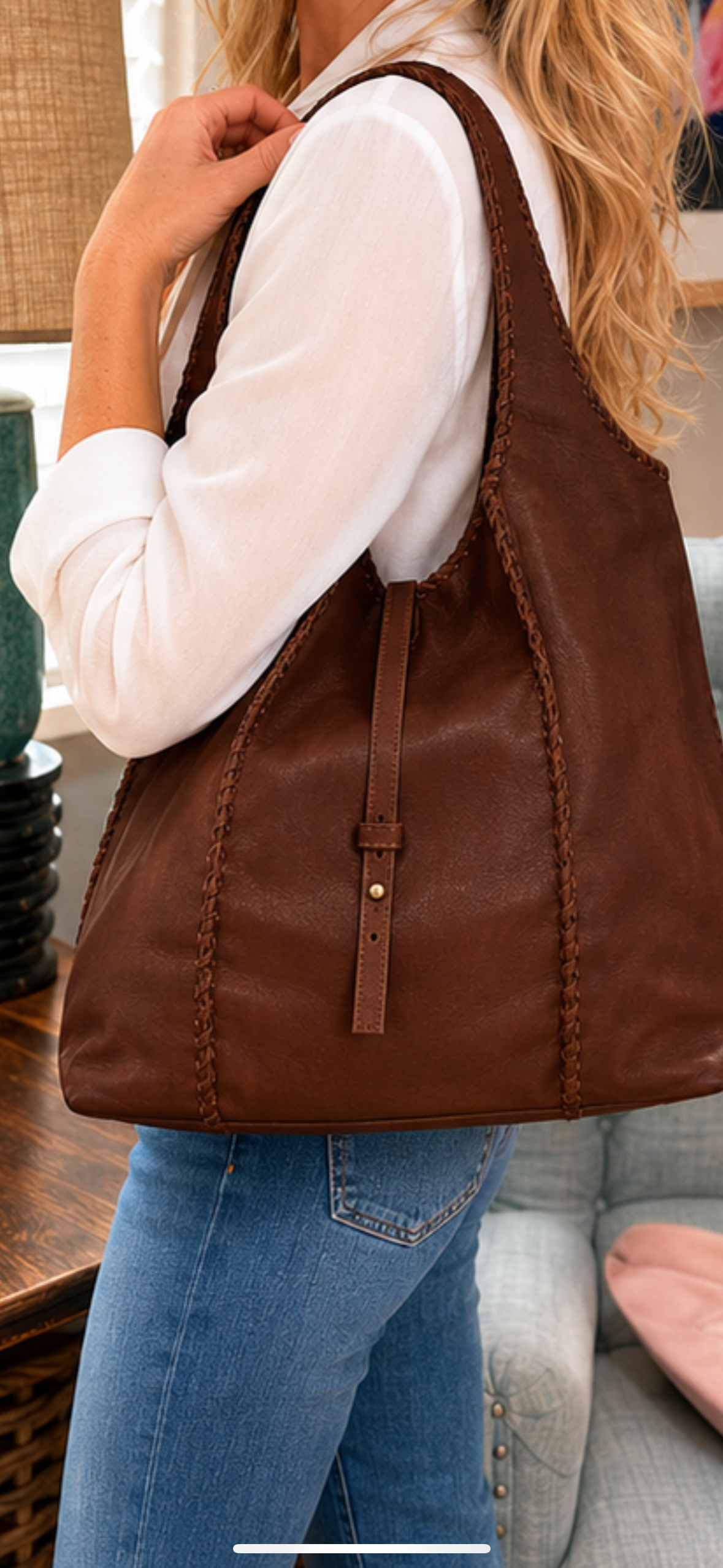 The signature bag by Lisa