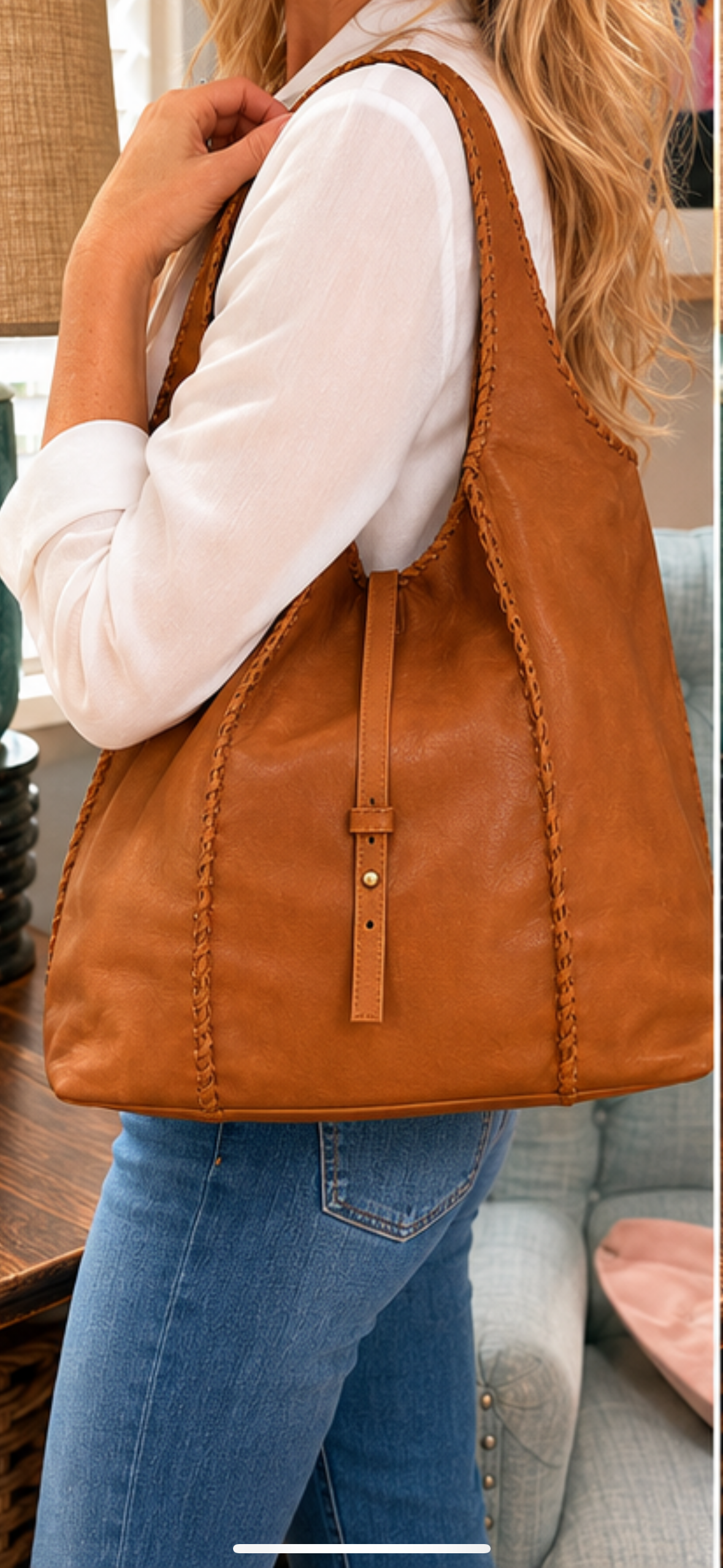 The signature bag by Lisa