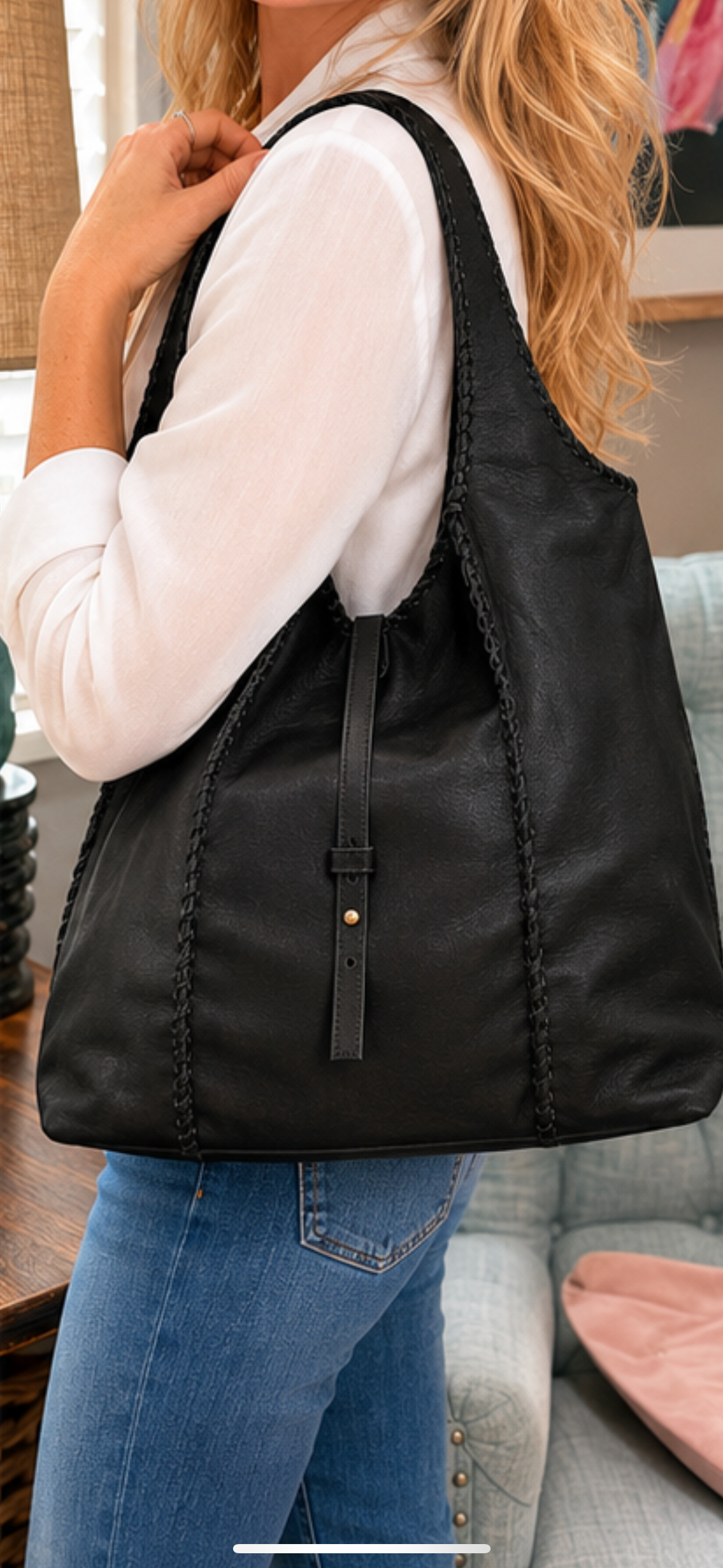 The signature bag by Lisa